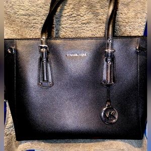 Michael Kors Voyager Black Large Pebbled Leather Satchel Handbag